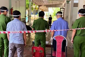 Xung quanh việc khởi tố nữ F1 cởi áo, không chịu đi cách ly