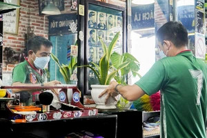 TP.HCM: Điều kiện để mở cửa, đi lại theo Chỉ thị 18