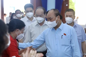 Chủ tịch nước: TP.HCM giữ chân người lao động, sớm phục hồi kinh tế