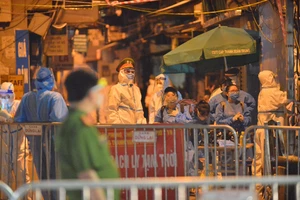 Chính phủ yêu cầu khẩn trương làm rõ giá kit xét nghiệm COVID-19