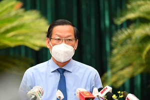 TP.HCM: Mở nút thắt, huy động sức dân để phục hồi