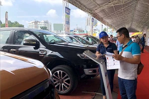 Được giảm lệ​ phí ​trước bạ, nhiều người rục rịch mua ô​ tô