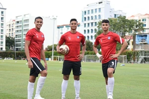 3 cậu ấm nhà Fandi Ahmad là hình mẫu tuyển Singapore