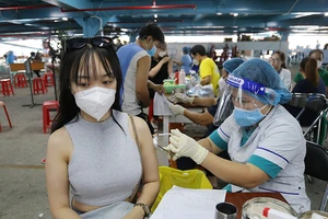 TP.HCM: Số ca chuyển nặng và tử vong giảm sâu