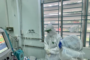 Phụ huynh bất ngờ vì con mắc COVID chồng bệnh lý khác 