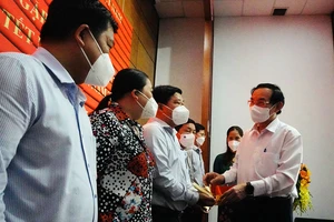 Bí thư TP.HCM: Phải chăm lo tết chu đáo cho người dân