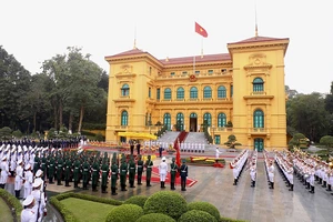 Lễ đón Thủ tướng Lào Phankham Viphavanh thăm chính thức Việt Nam ngày 8-1 tại Phủ Chủ tịch. Ảnh: TTXVN