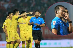 Trọng tài V-League “check VAR”: Đúng hay sai luật?