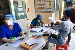 Mệt mỏi chờ​ test nhanh, cấp giấy xác nhận F0