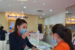 Vàng SJC đắt hơn thế giới 20 triệu: Người mua lãnh đủ