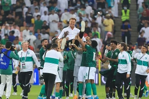 Vào bảng nặng, các đại diện châu Á không cam phận lót đường