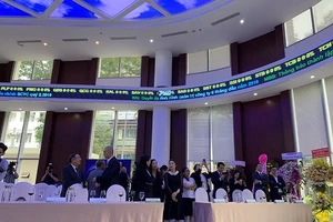 Dẹp 'cá mập' thao túng chứng khoán để hút vốn ngoại