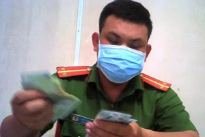 Điều tra: Công an phường nhận tiền để đi đóng phạt thay