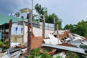 Tự ý lấy đồng hồ, nhẫn... khi cưỡng chế phá dỡ nhà dân 