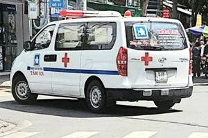 Xe cứu thương “lụi” chạy đầy đường 