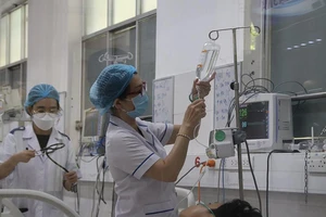 Bệnh viện quá tải, thiếu thuốc đặc trị sốc sốt xuất huyết 