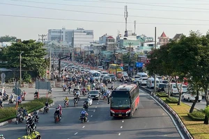 Có nên hạn chế xe khách vào trung tâm TP.HCM? 