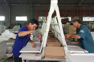 Xuất khẩu đột ngột giảm tốc 