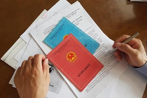 Người dân mong được giữ lại sổ hộ khẩu 