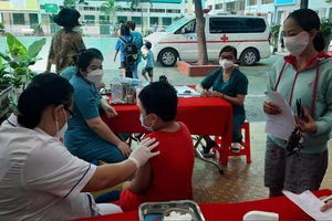 Chính quyền, ngành y tế và giáo dục vào cuộc tiêm vaccine 