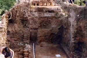 Cấp bách bảo tồn di tích lò gốm cổ Hưng Lợi 