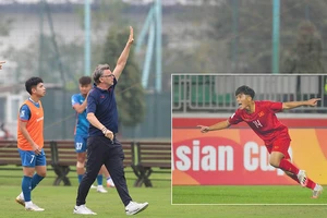 Khi ông Troussier phải “cầu cứu” tiền đạo U-20… 