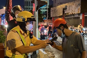 Quán ế không thể đổ thừa khách bị CSGT thổi nồng độ cồn