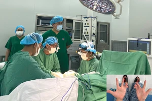 Phép màu kỳ diệu đến với bé “tay cua” 