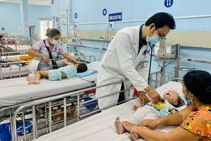 TP.HCM: Nguy cơ dịch tay chân miệng “chồng” sốt xuất huyết 