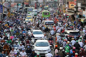 Di dời trụ sở, xí nghiệp… ra ngoại ô để tránh ùn tắc giao thông 