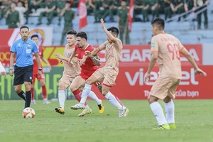 Công an Hà Nội tiến sát kỳ tích vô địch ngay mùa đầu tiên 