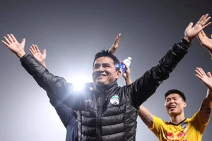 HLV Kiatisak ngấm với V-League hơn là Thai-League