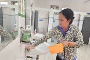 Thực hiện các khoản thu: Mỗi trường 1 kiểu