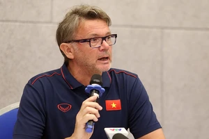 HLV Troussier và giấc mơ World Cup với bóng đá Việt Nam
