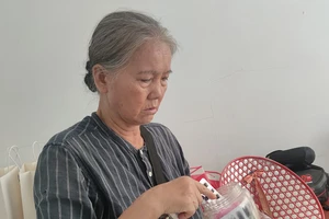 Người dân có hoàn cảnh khó khăn được tặng thẻ BHYT