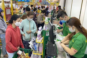 Lo quy định mới về hóa đơn 'đẻ' thêm thủ tục, chi phí