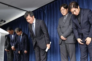 Chủ tịch LĐBĐ kêu gọi chia sẻ tài chính bồi thường cho HLV Klinsmann