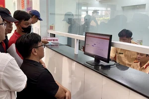 Rắc rối với thủ tục sang tên xe phải có phiếu xuất xưởng