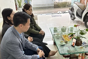 Vụ tàu trúng tên lửa ở Biển Đỏ: 'Xin đưa bố về với con!'