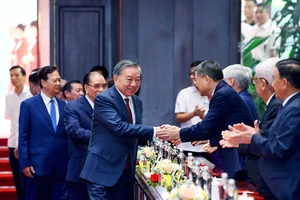 Tổng Bí thư Tô Lâm: Muốn bay cao, bay xa thì phải nhẹ nhàng