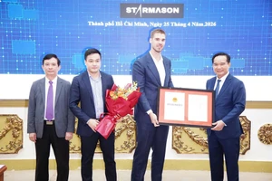 ‘Gió mới đã thổi, buồm đã căng…’