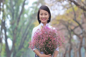 Hà Nội hoa sao đang rộ, hoa sưa còn nấn ná tháng Tư