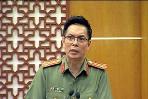 Tây Ninh dẹp tín dụng đen, xử lý cả người đi dán tờ rơi