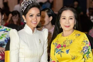 Hoa hậu H'Hen Niê phấn khích khi làm Đại sứ lễ hội áo dài