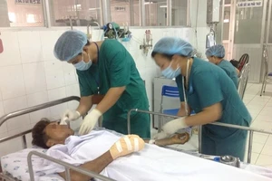 Một người dân Tây Ninh nhập viện vì điện thoại phát nổ 