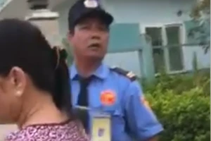 Bảo vệ bệnh viện ngăn cản phát cháo từ thiện