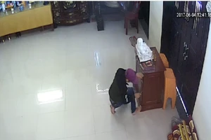 Vào chùa trộm tiền công đức