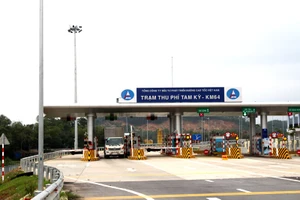 Xe 10 tấn tạm dừng lưu thông trên cao tốc Quảng Nam