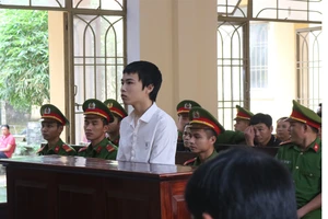 17 năm tù cho kẻ giết người mặt còn 'búng ra sữa'