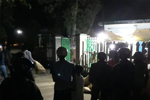 Cầm rựa truy sát cha, chém tử vong hàng xóm